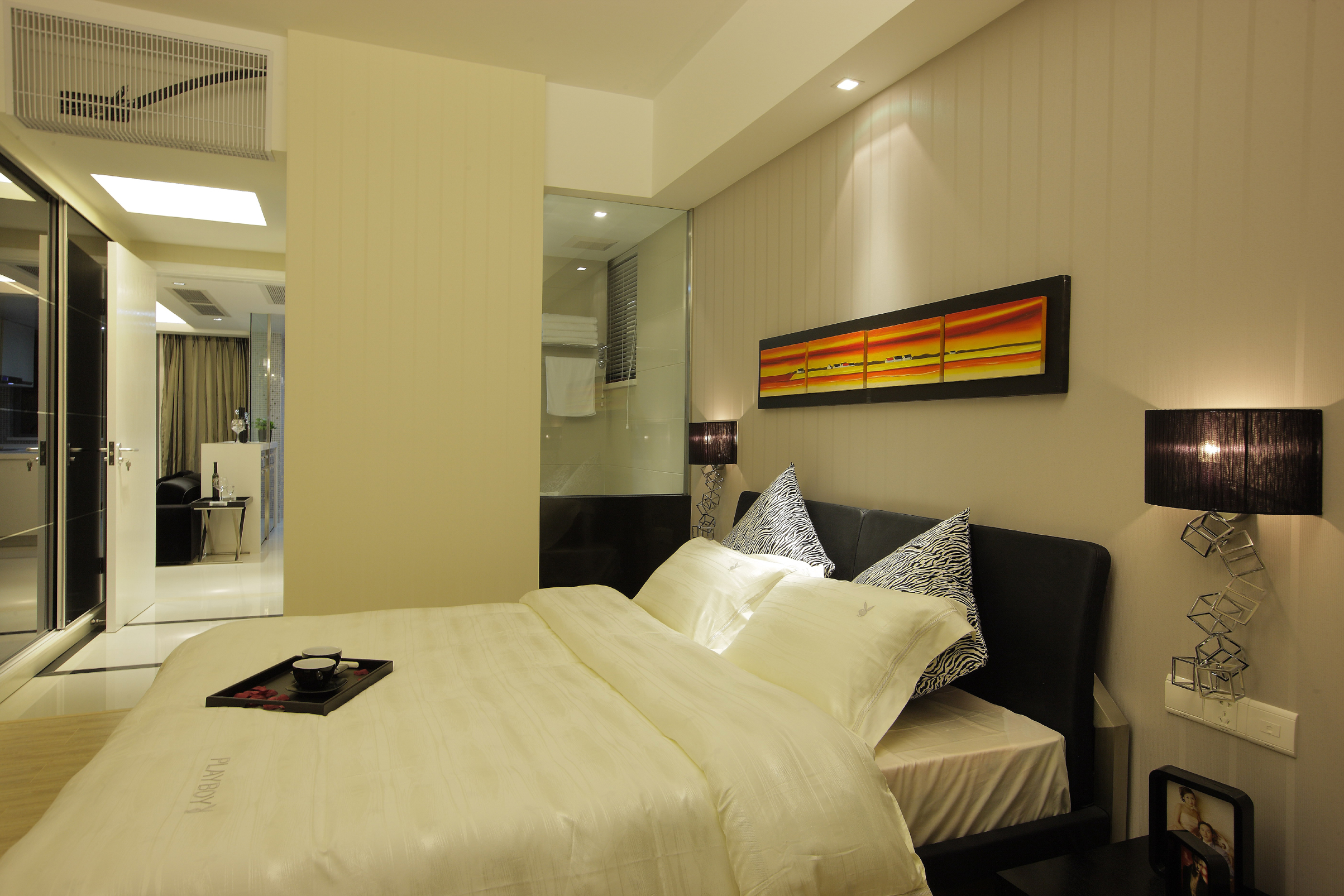 卧室图片来自武汉欣绿康装饰-在温暖简单的现代风格装修的分享