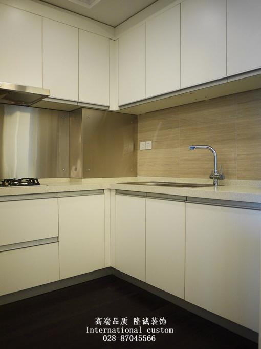 欧式 三居 白领 收纳 旧房改造 80后 小资 舒适 温馨 厨房图片来自fy1831303388在华侨城的分享
