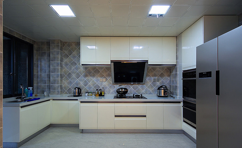 厨房图片来自家装大管家在优雅含蓄 148平新中式素雅3居室的分享