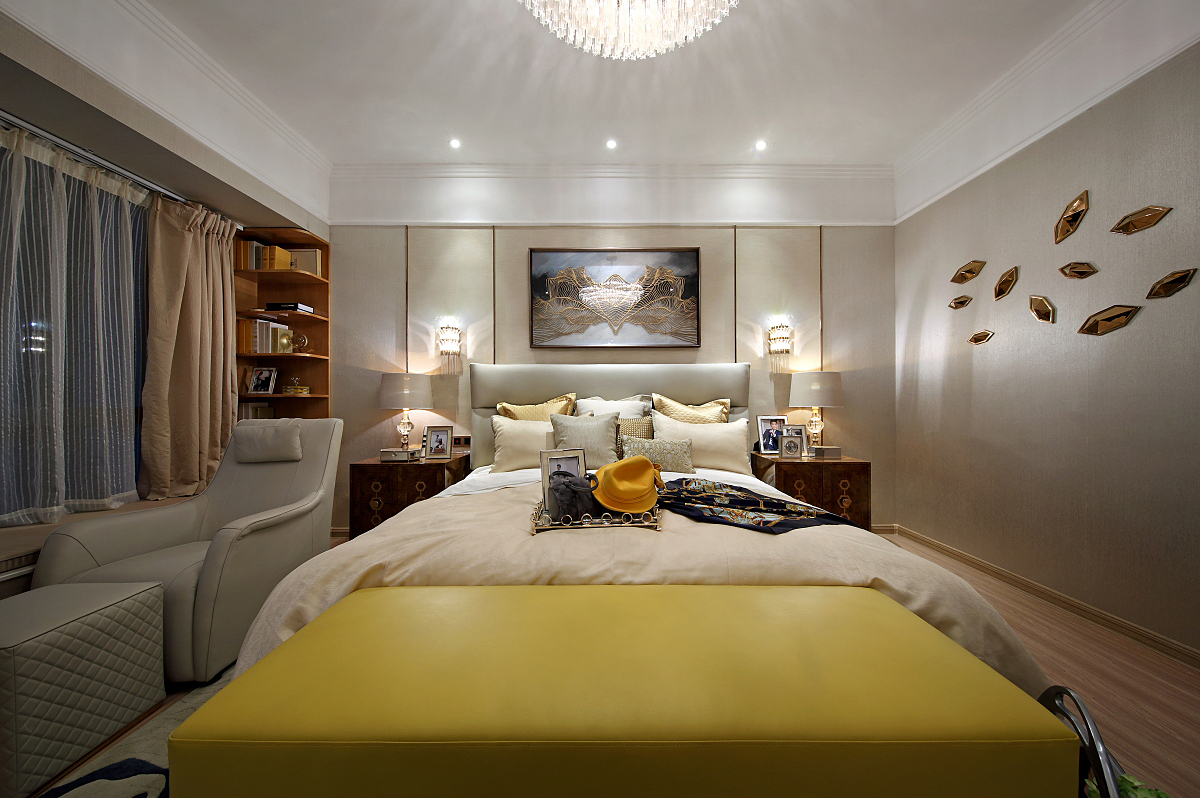 卧室图片来自JingYiPrize人居空间设计大赛在李坚明-碧桂园总部YJ260样板房的分享