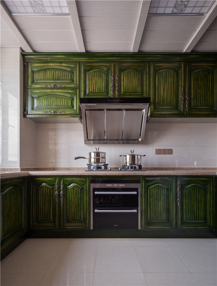 厨房图片来自JingYiPrize人居空间设计大赛在陈玲-美式东湖复地的分享