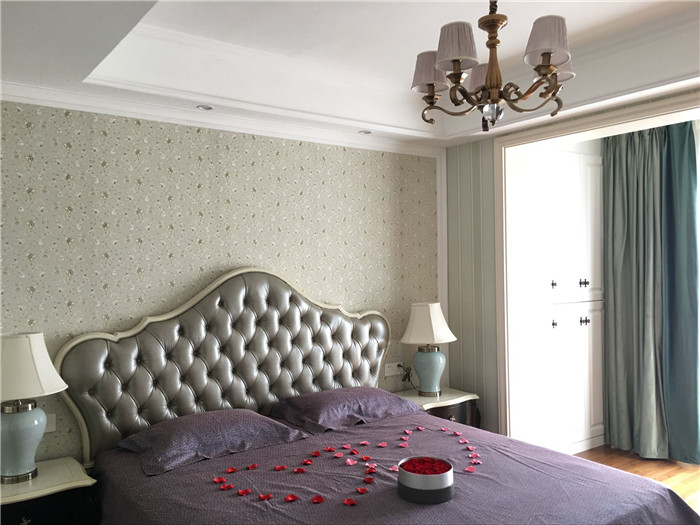 卧室图片来自JingYiPrize人居空间设计大赛在苏敏-绿地西斯莱公馆的分享