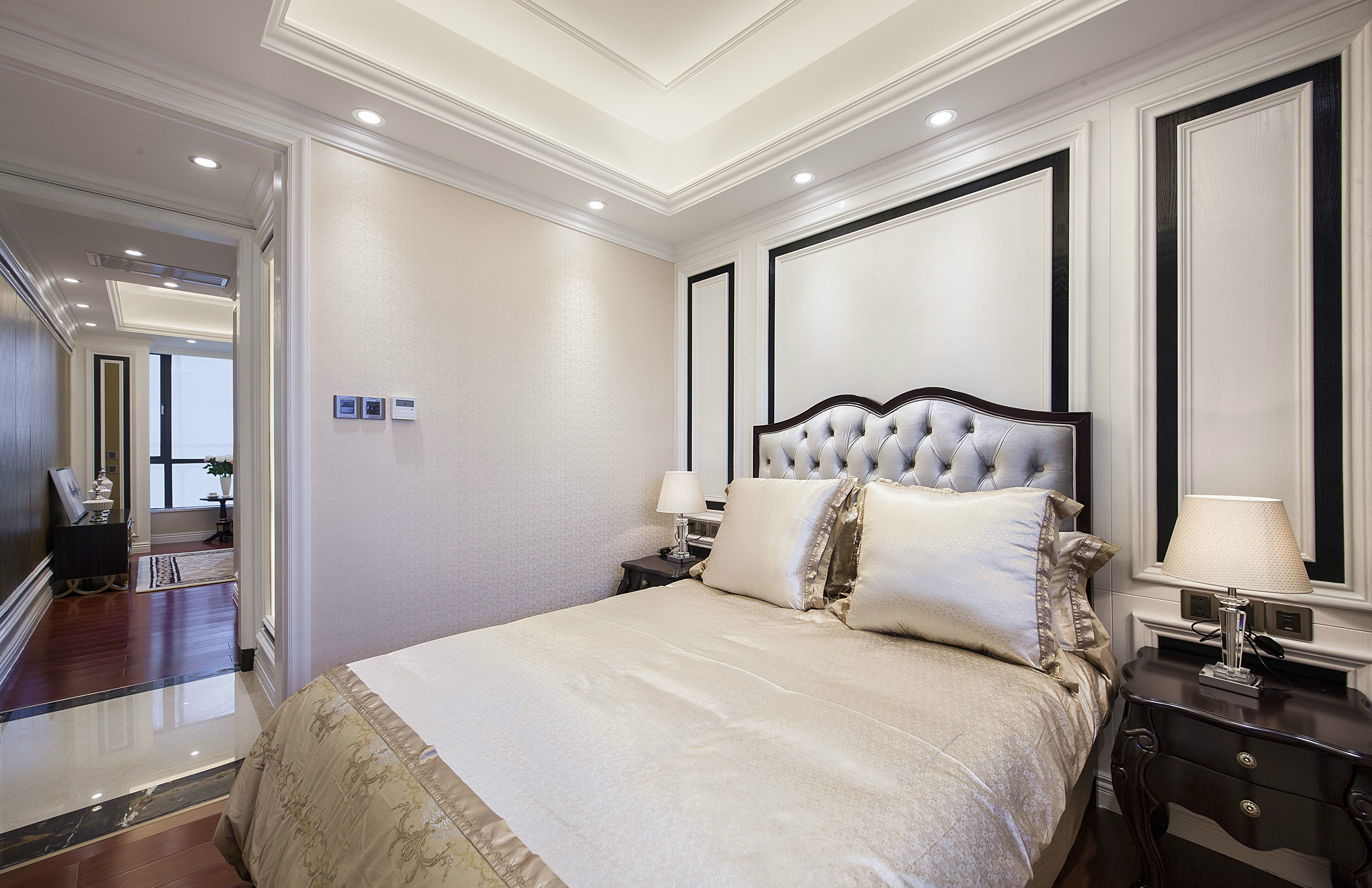 简约 欧式 混搭 三居 别墅 卧室图片来自张勇高级室内设计师在鲁能泰山别墅简欧设计案例效果的分享