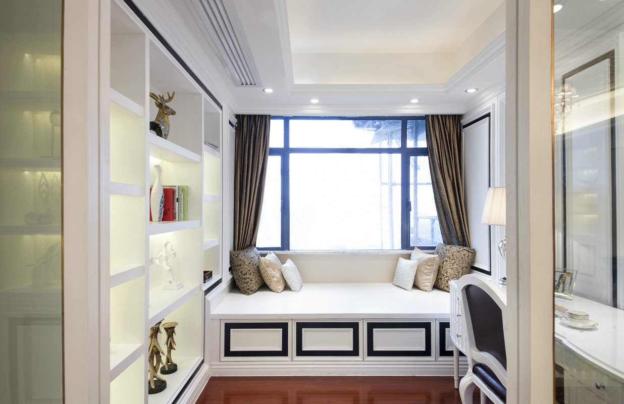 简约 欧式 混搭 三居 别墅 卧室图片来自张勇高级室内设计师在鲁能泰山别墅简欧设计案例效果的分享