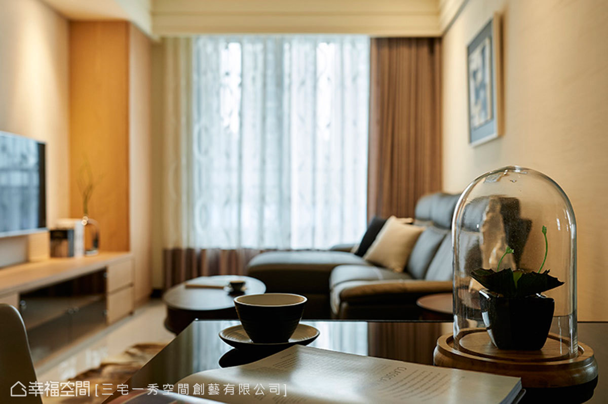 二居 现代 简约 白领 客厅图片来自幸福空间在56平同中求异各有千秋的居家风貌的分享