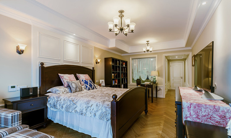 卧室图片来自家装大管家在艺术实用 178平美式优雅大气4居的分享