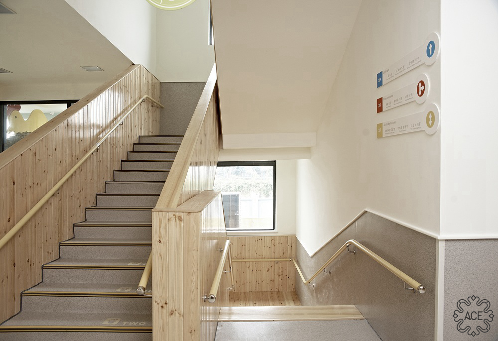 楼梯图片来自谢辉室内定制设计服务机构在凯星幼儿园的分享
