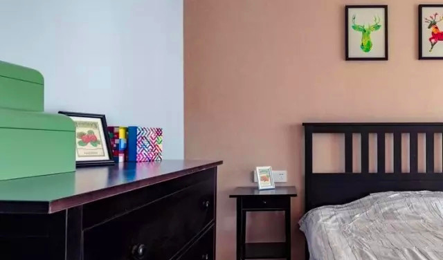 混搭 现代 简约 三居 港馨 东区 卧室图片来自高度国际装饰宋增会在港馨东区93平米现代混搭设计的分享