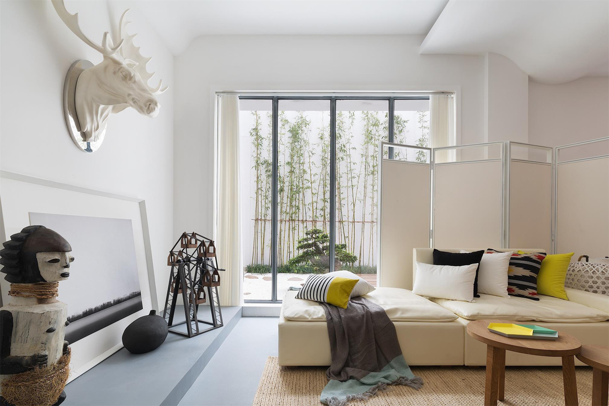 中式 别墅 收纳 大气 卧室图片来自张勇高级室内设计师在金地中央世家新中式设计案例效果的分享