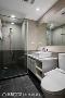调整两间卫浴的使用尺度，让公用卫浴具有更充裕的盥洗空间。