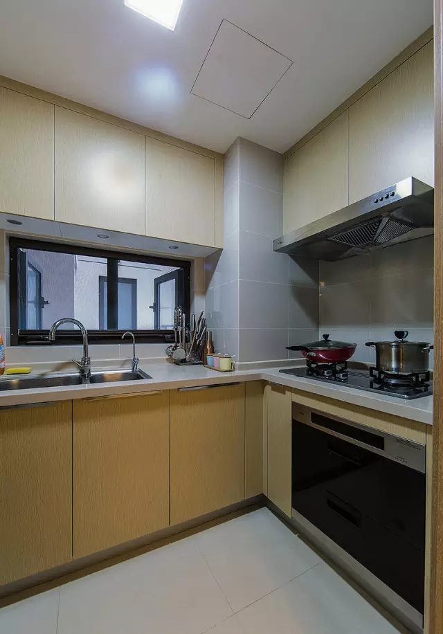 简约 三居 旧房改造 厨房图片来自实创装饰上海公司在100㎡现代简约风三居室的分享
