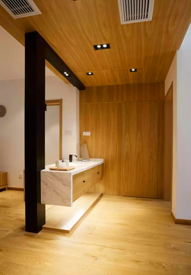 实木 中式 玄关 柜子 卫生间图片来自高度国际装饰宋增会在北新北130平中式的分享