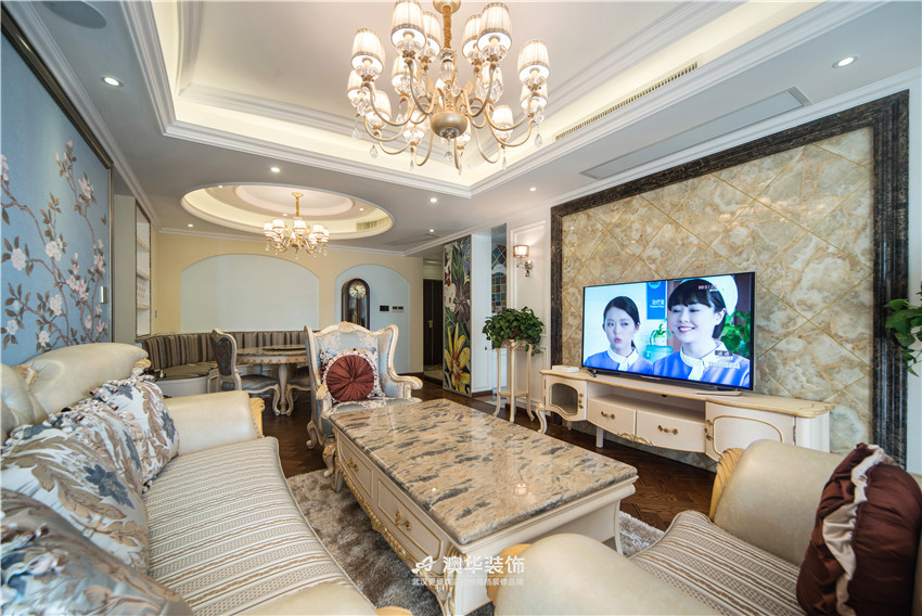 客厅图片来自澳华装饰有限公司在复地东湖国际· 感受轻奢古典生活的分享