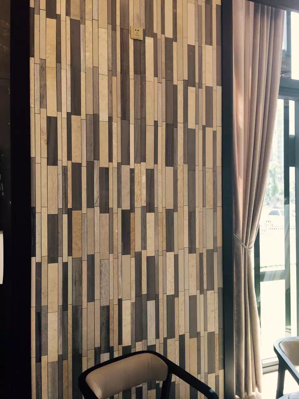 简约 80后 石材 墙面装饰 马赛克 客厅图片来自磊富马赛克-材料肌理研究在虫蚀楼盘样板间案例的分享