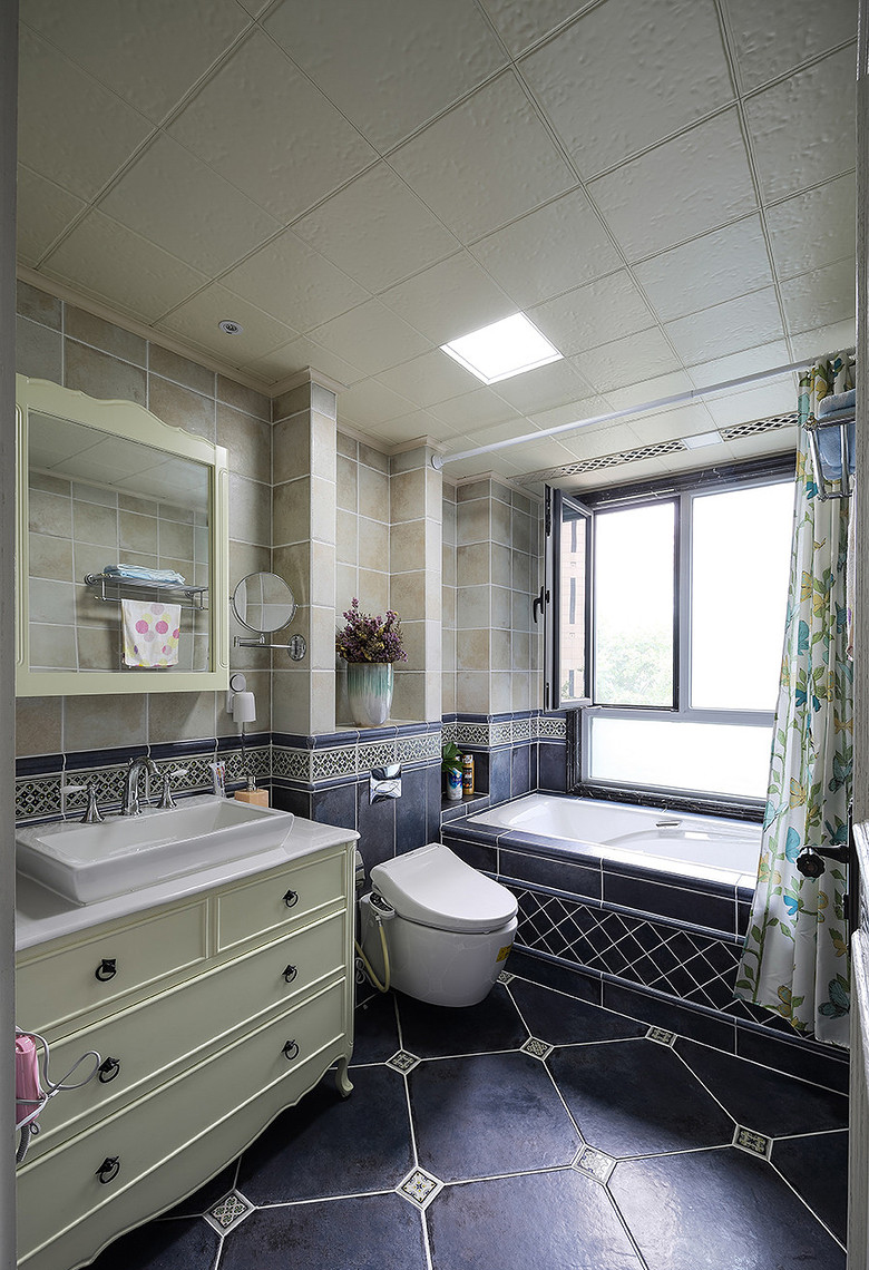 卫生间图片来自家装大管家在写意生活 158平美式简约舒适3居的分享