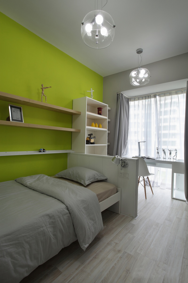 公寓 四居 收纳 现代简约 卧室图片来自张勇高级室内设计师在恒大华府现代简约设计案例效果的分享