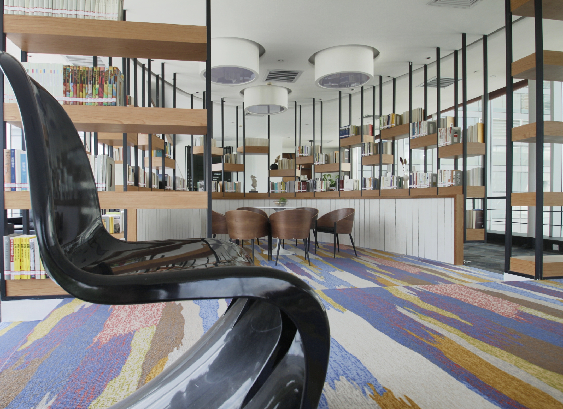 客厅图片来自JingYiPrize人居空间设计大赛在何建锋-墨集的分享