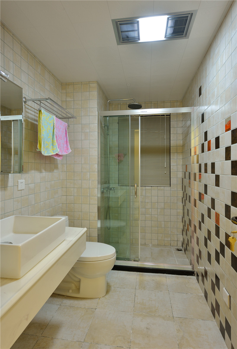 卫生间图片来自JingYiPrize人居空间设计大赛在黄艳明-黑与白的暗恋的分享
