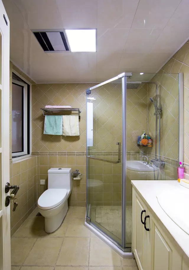 卫生间图片来自实创装饰上海公司在62㎡老房变身美式2居的分享