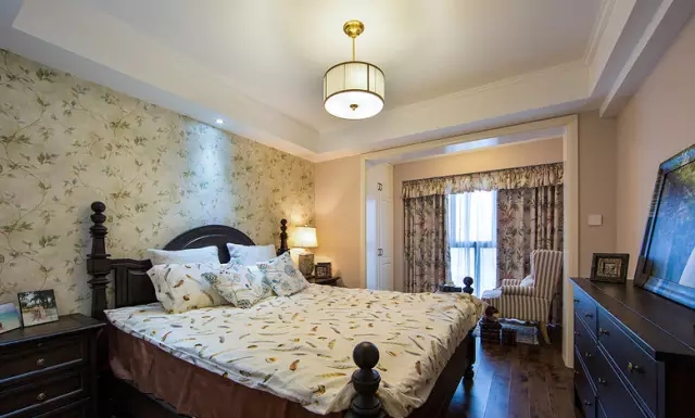 卧室图片来自实创装饰上海公司在62㎡老房变身美式2居的分享