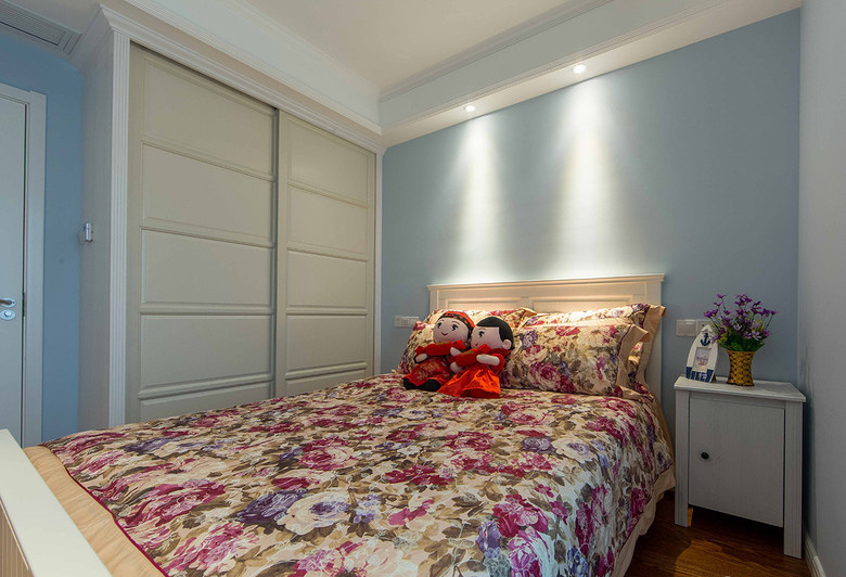 卧室图片来自家装大管家在88平地中海风格居 静谧蔚蓝港湾的分享