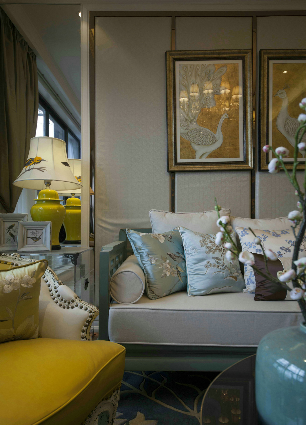 客厅图片来自张勇高级室内设计师在金隅翡丽蓝爵堡新中式设计案例的分享