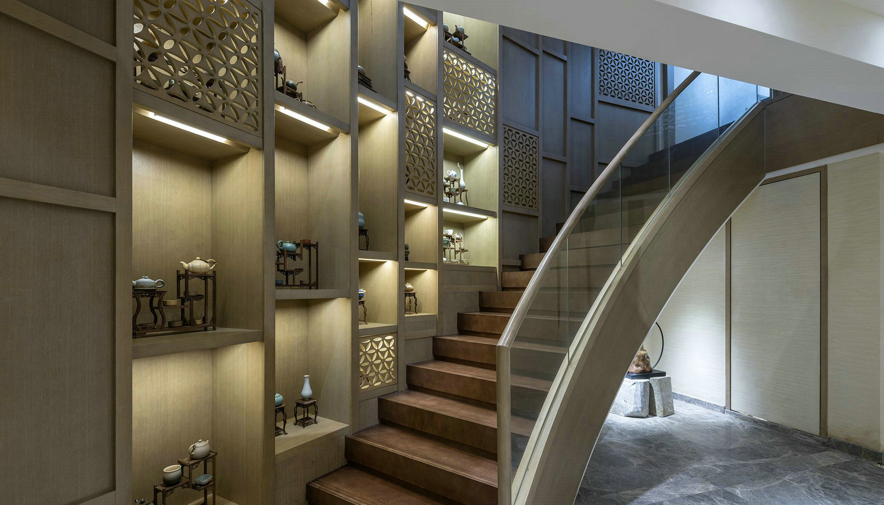 中式 别墅 楼梯图片来自张勇高级室内设计师在御汤山中式设计案例效果展示的分享