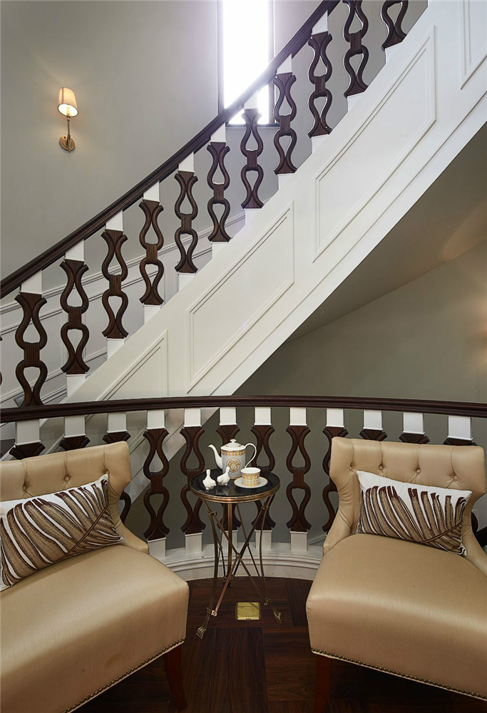 别墅 新古典 楼梯图片来自张勇高级室内设计师在首开·琅樾新古典设计作品的分享