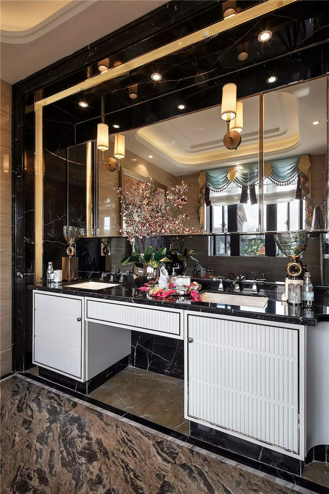 低奢 新古典 古典家居 卫生间图片来自张勇高级室内设计师在金地中央世家新古典设计案例效果的分享
