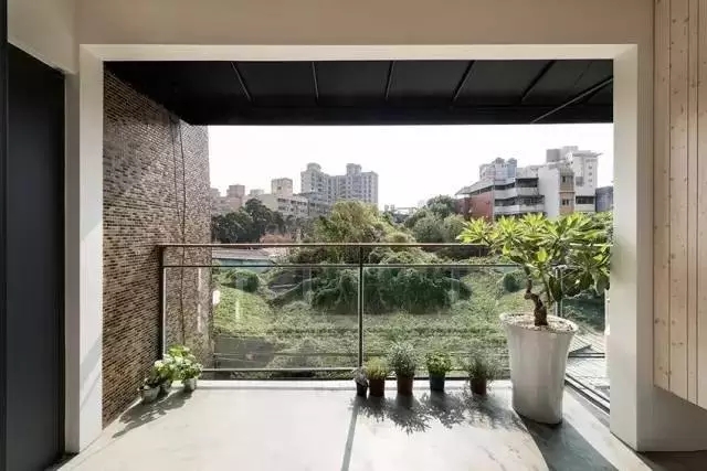 简约 二居 旧房改造 阳台图片来自实创装饰上海公司在治愈强迫症的简洁两居室的分享