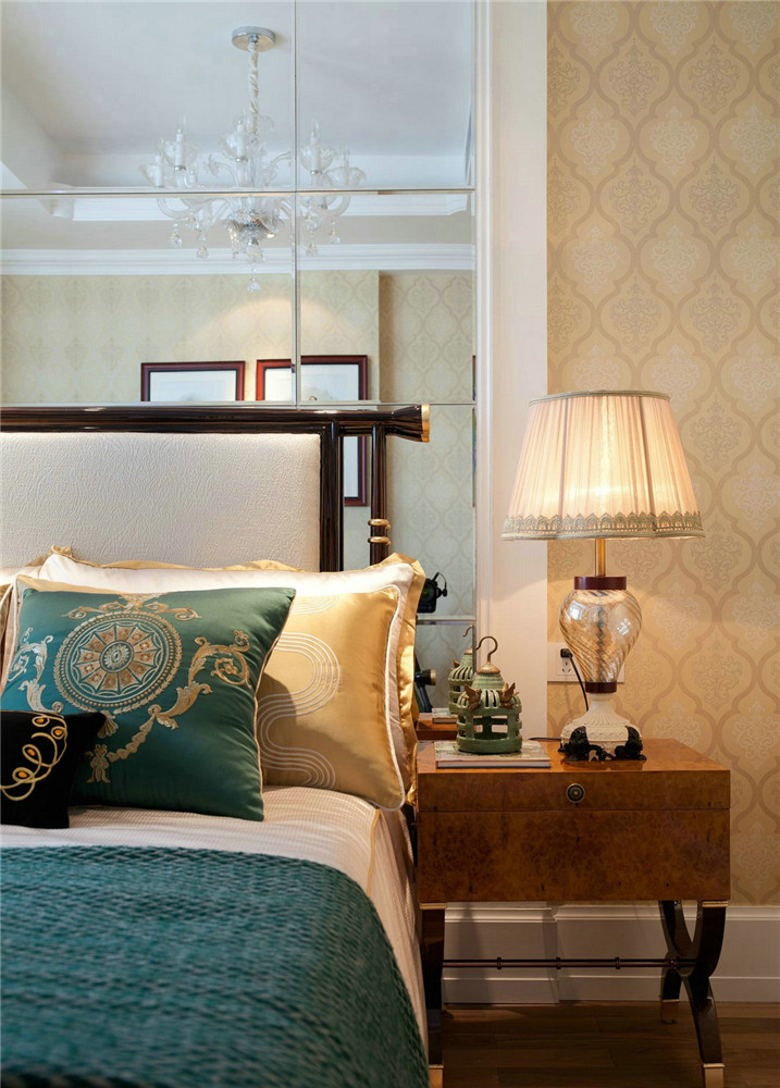 叠拼 别墅 新古典 古典家具 卧室图片来自张勇高级室内设计师在V7荷塘月色新古典设计案例的分享