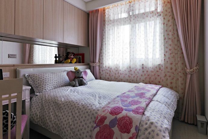 三居 卧室图片来自金煌装饰有限公司在126平新古典华贵典雅与时尚现代的分享