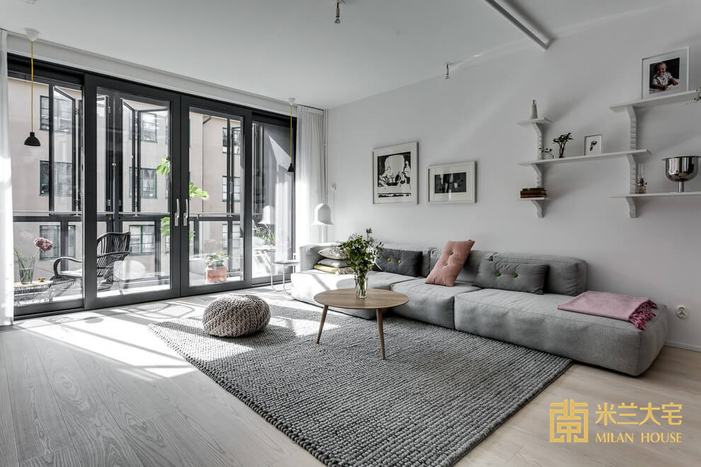 客厅图片来自米兰大宅设计会所在灰色调空间里的优雅和柔美的分享