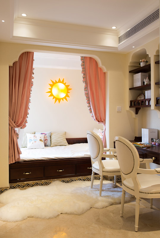 简约 二居 白领 卧室图片来自天津白天鹅装饰工程有限公司在东方环球影城68平简约的分享