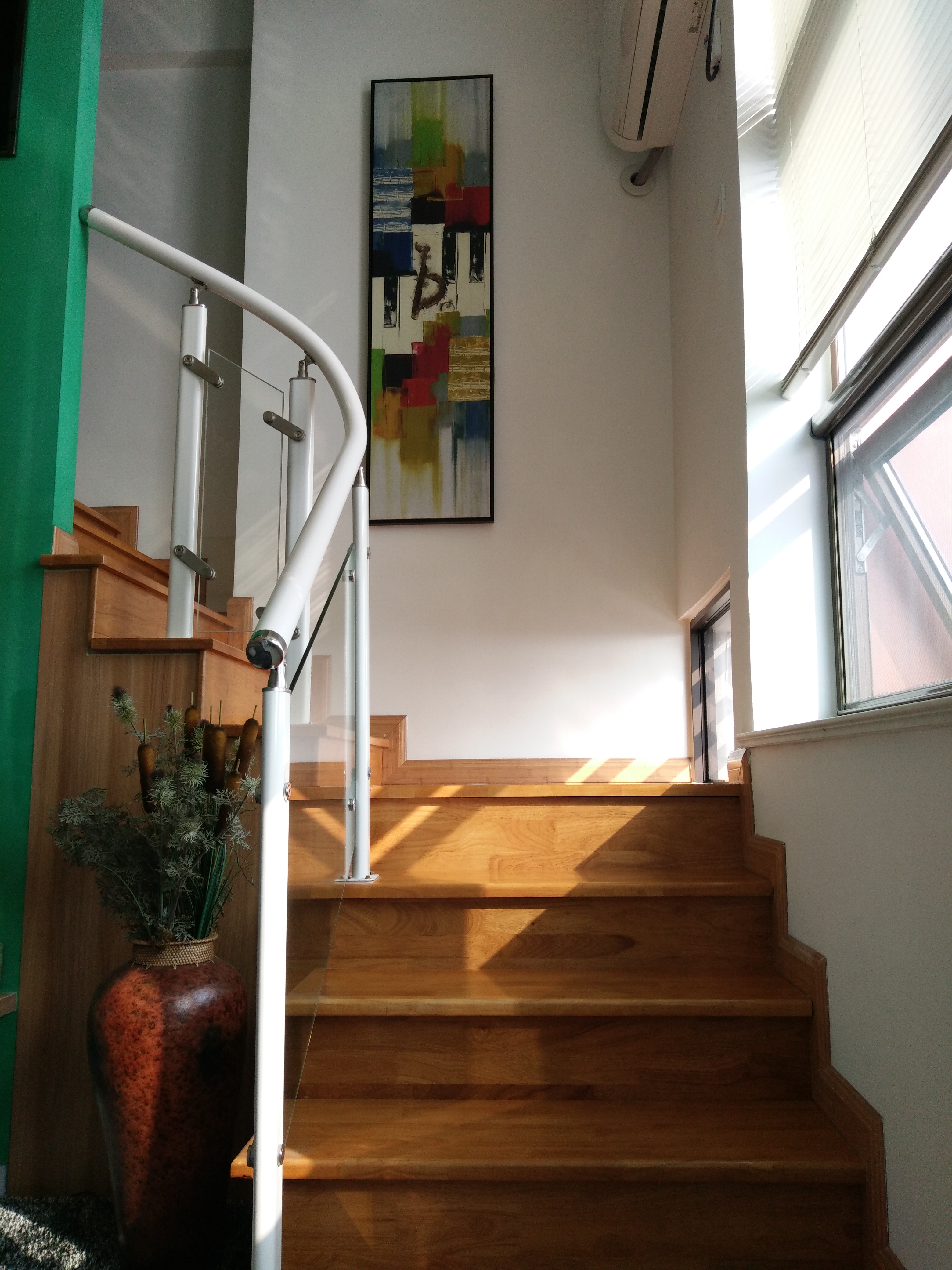 简约 混搭 小资 白领 楼梯图片来自赢和国际设计在悦城GOHO的分享