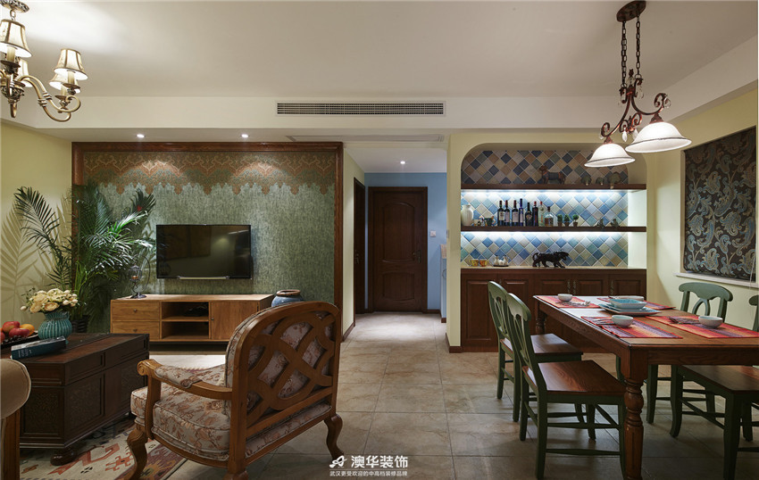 客厅图片来自澳华装饰有限公司在清江山水·简美繁彩生活的分享