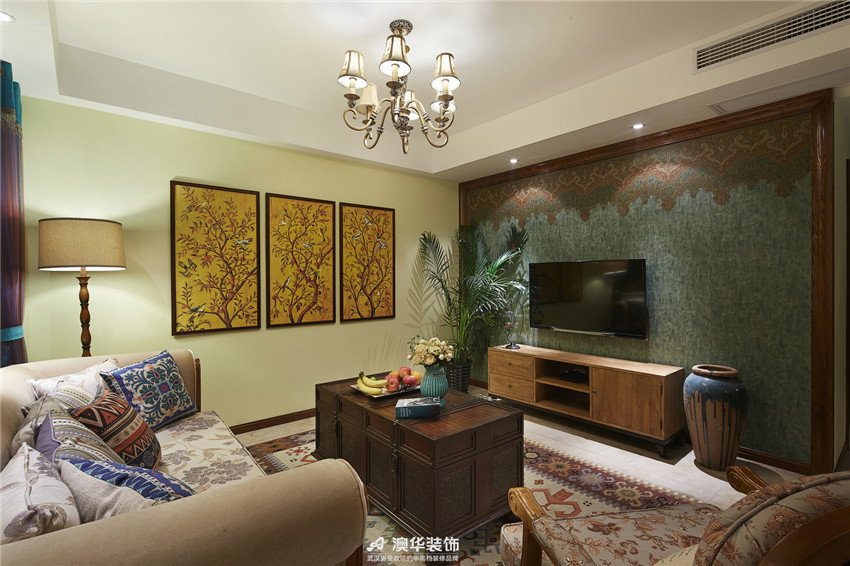 客厅图片来自澳华装饰有限公司在清江山水·简美繁彩生活的分享
