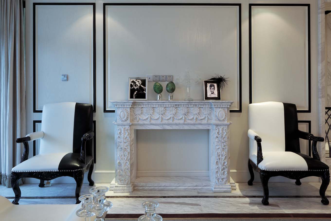 旧房改造 80后 小资 三居 现代简约 客厅图片来自爱尚易格装饰在后现代风格装修设计效果的分享