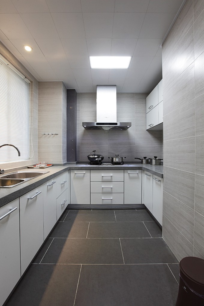 简约 三居 收纳 小资 厨房图片来自日升嬛嬛在120平三居室现代简约风的分享