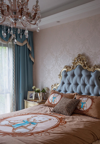 卧室图片来自家装大管家在粗犷与柔美 115平奢华新古典3居的分享