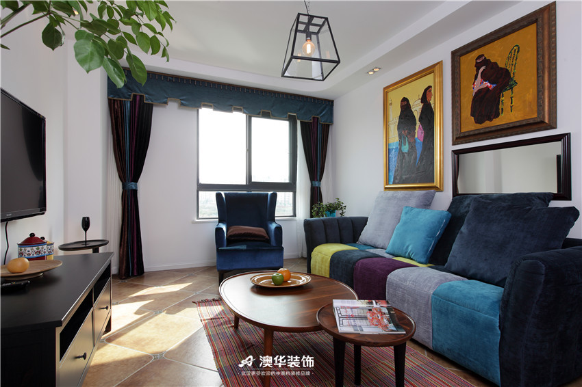 客厅图片来自澳华装饰有限公司在华侨城·异域混搭领略色彩魅力的分享