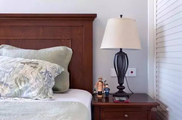 简约 美式 三居 卧室图片来自实创装饰上海公司在100㎡清新简美风，暖暖的感觉~的分享