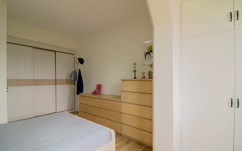卧室图片来自家装大管家在暖色系温馨 102平现代简约3居室的分享