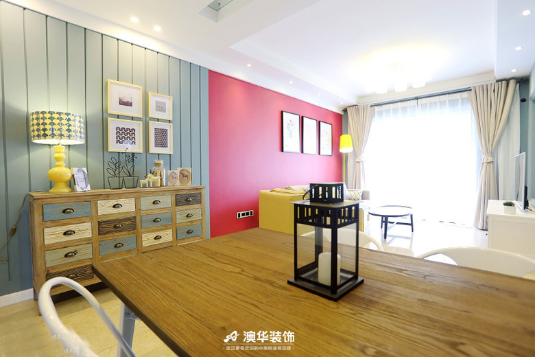 客厅图片来自澳华装饰有限公司在汉口城市广场·最in跳跃色彩家的分享