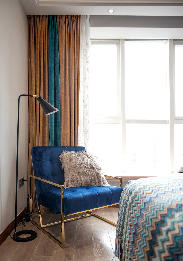 卧室图片来自家装大管家在暖暖的空间 150平现代港式3居室的分享