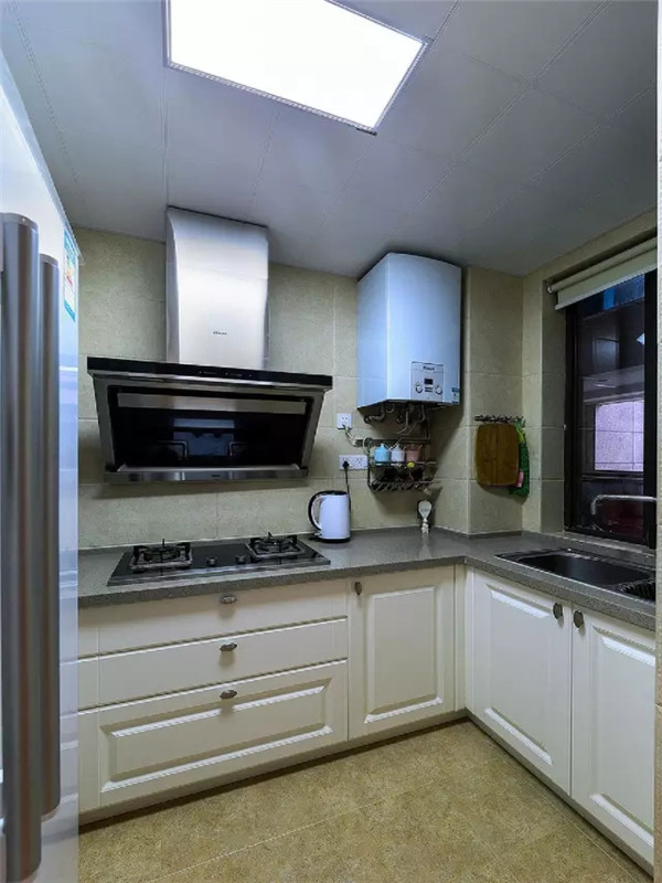 现代 混搭 现代混搭 三居 白领 小资 厨房图片来自沙漠雪雨在90平米现代混搭风三居室小资的家的分享