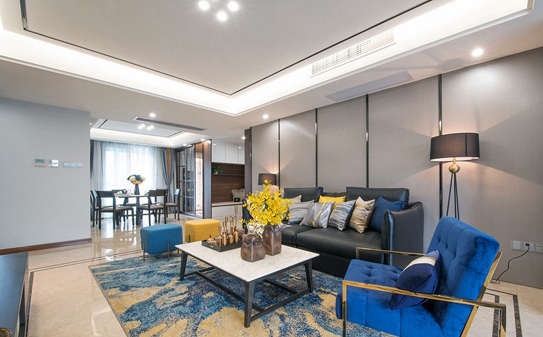 客厅图片来自家装大管家在暖暖的空间 150平现代港式3居室的分享