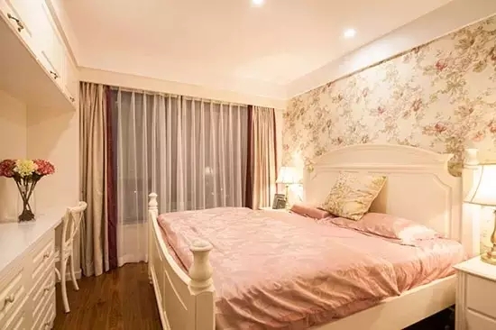 卧室图片来自成都百纳家居装饰公司在77㎡温馨满满的简美两居室的分享