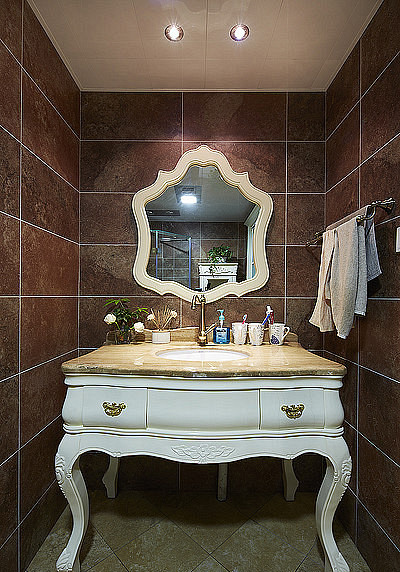 卫生间图片来自家装大管家在品质时尚 107平地中海自然3居室的分享