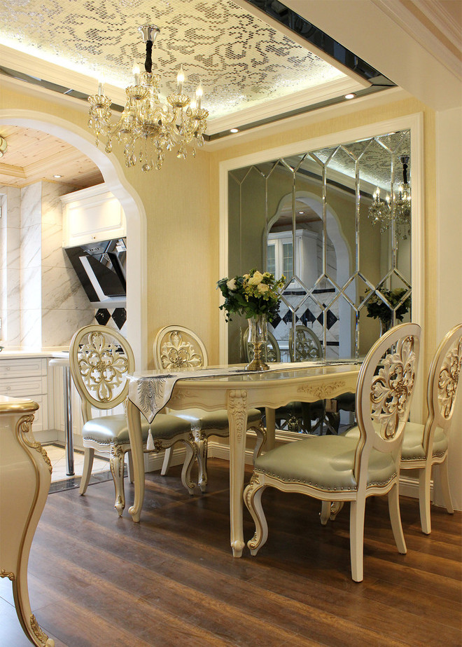 二居 欧式 客厅装修 苹果装饰 餐厅图片来自武汉苹果装饰在苹果装饰-开来都市丰景的分享